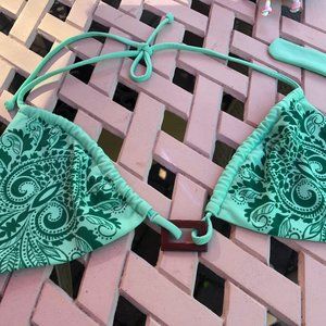 VICTORIA's SECRET Green Paisley Bikini Top, SMALL